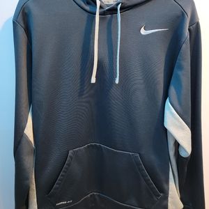 Mens large Nike therma hoodie